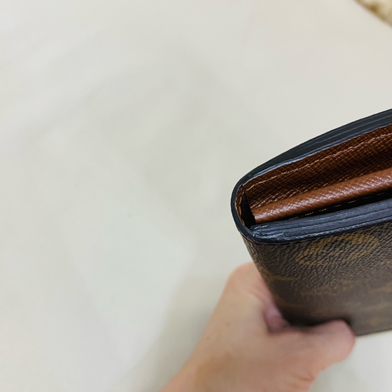 LV 老花金釘信封式16卡長夾-12