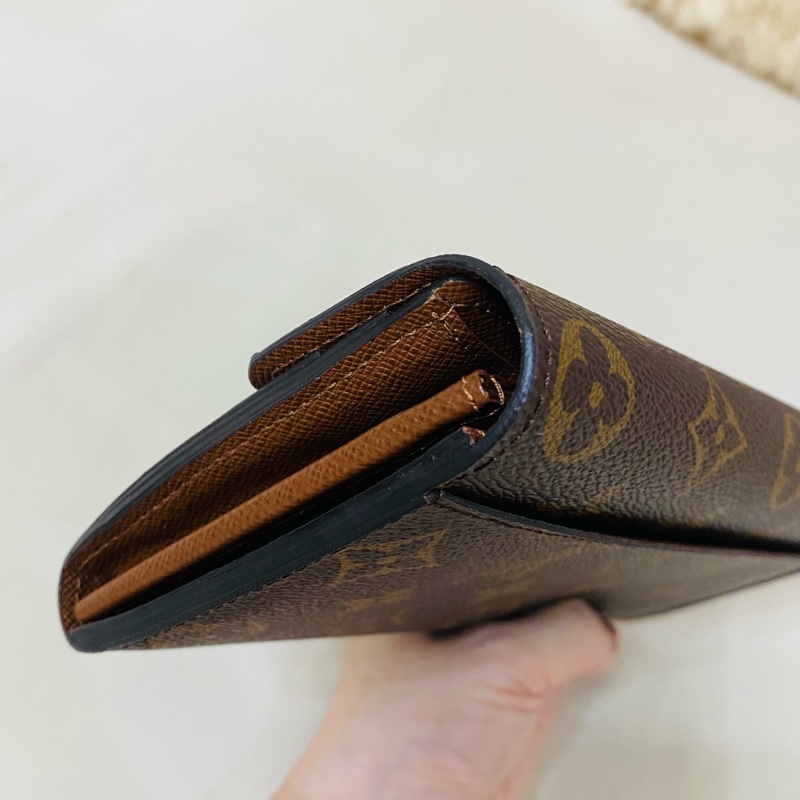 LV 老花金釘信封式16卡長夾-13