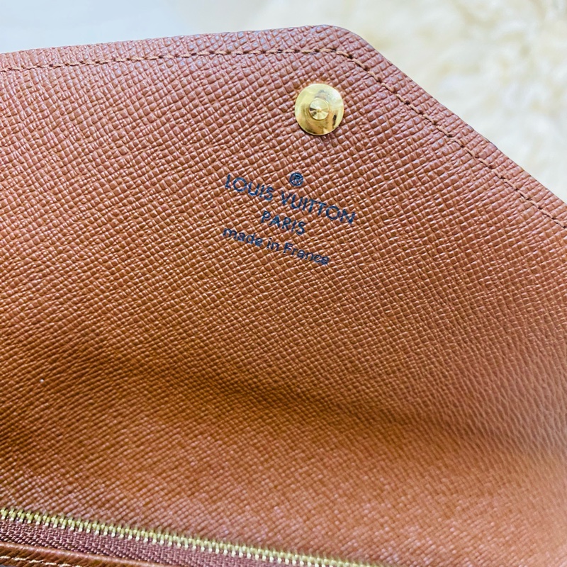 LV 老花金釘信封式16卡長夾-26