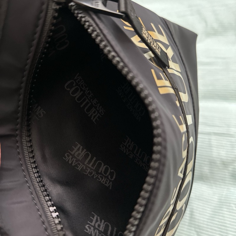 日本全新購入Versace jeans包-5