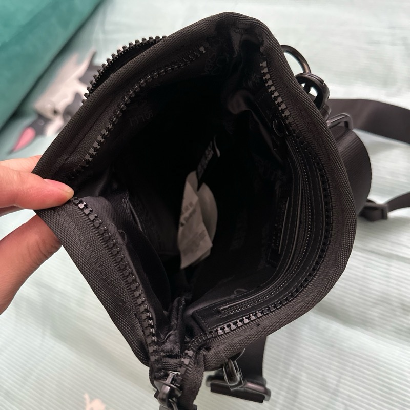 日本全新購入Versace jeans包-8