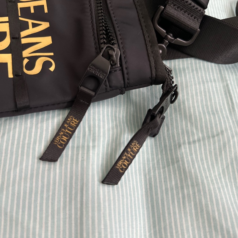 日本全新購入Versace jeans包-12