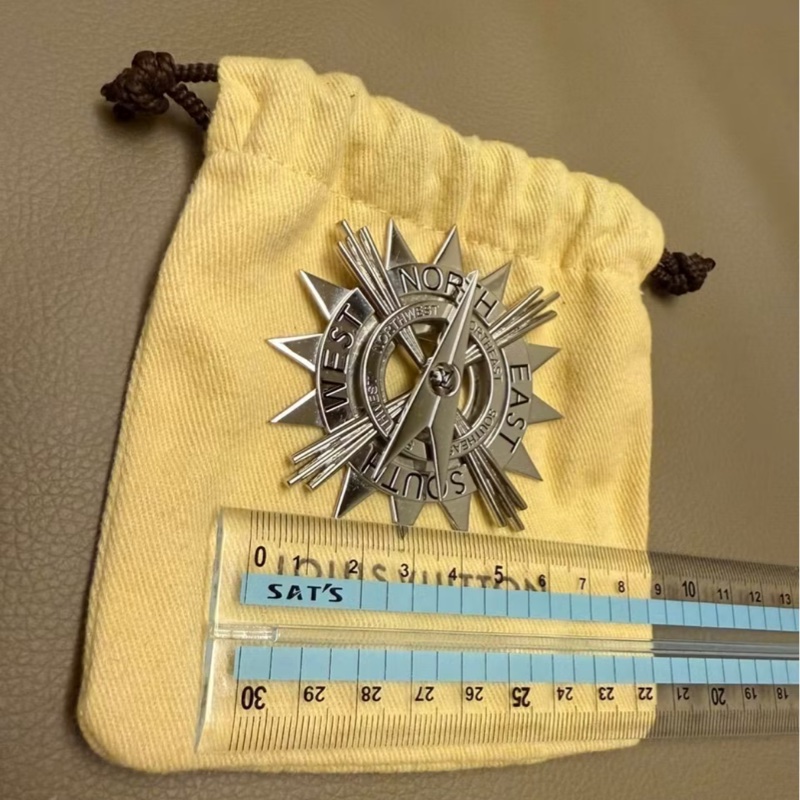 Louis Vuitton全新正品胸針-西裝/毛衣/外套(指南針設計)-購買前請先私訊看細節圖-原價32800元-12