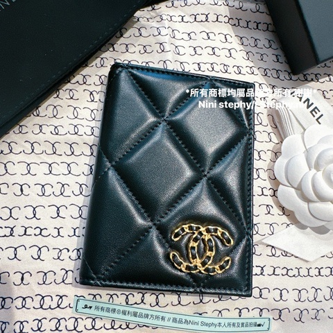 甜售!全新全配_ Chanel香奈兒_ 皮穿鏈logo菱格護照夾