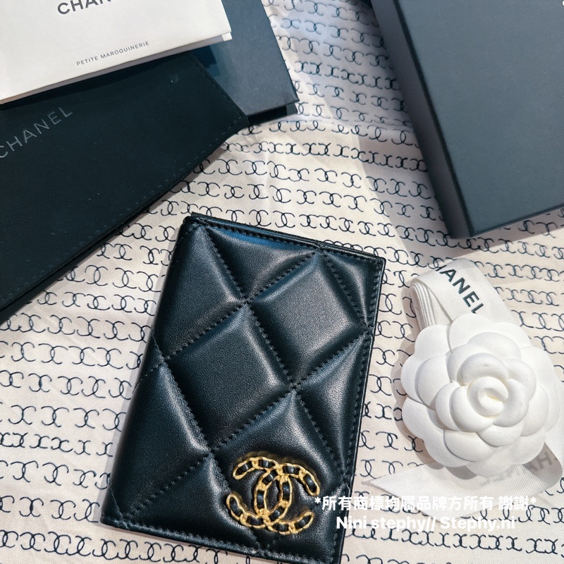 甜售!全新全配_ Chanel香奈兒_ 皮穿鏈logo菱格護照夾-2