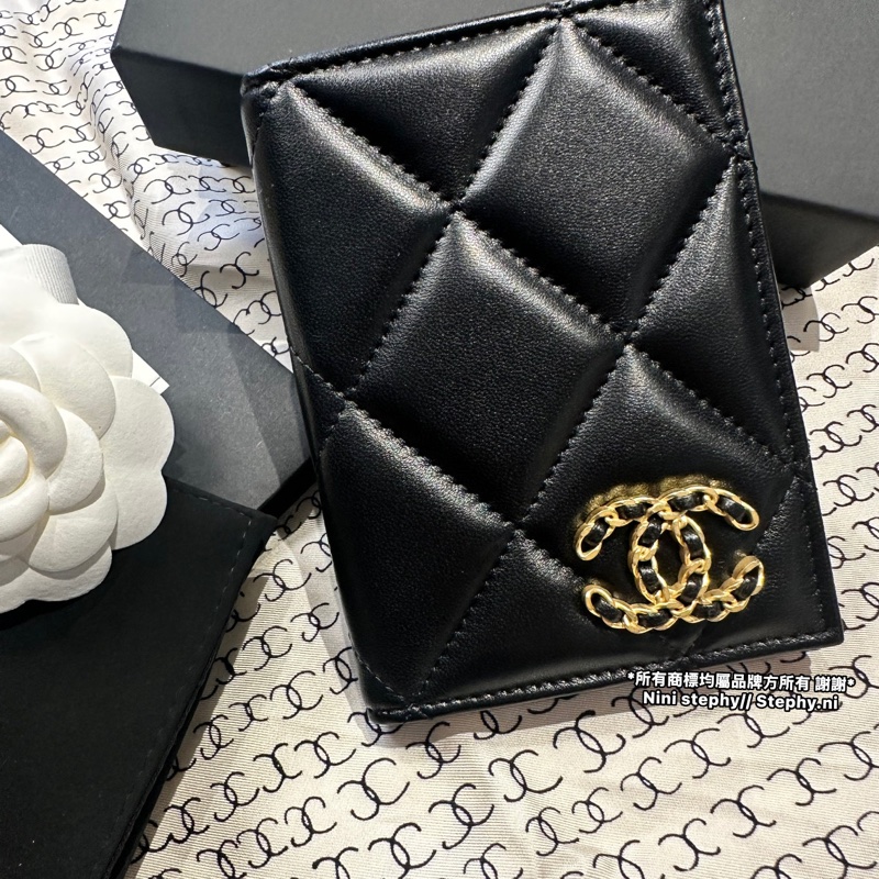甜售!全新全配_ Chanel香奈兒_ 皮穿鏈logo菱格護照夾-4