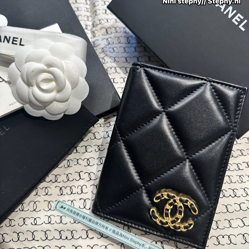 甜售!全新全配_ Chanel香奈兒_ 皮穿鏈logo菱格護照夾-6