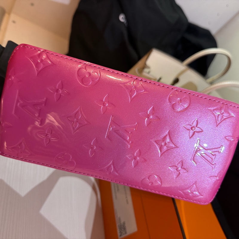 LV 粉紅漆皮斜背手拿兩用-2