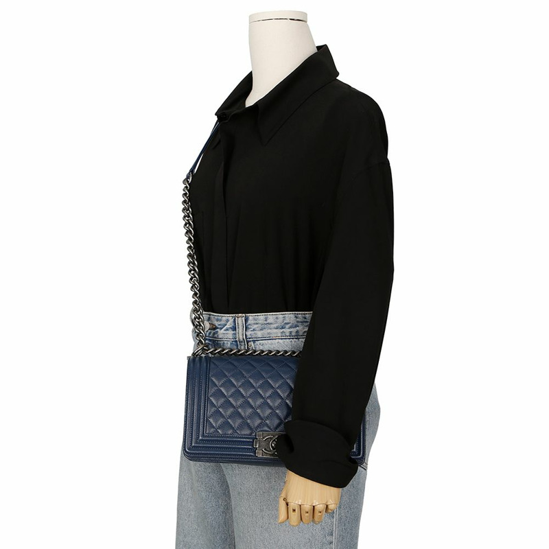 CHANEL 魚子醬紋小牛皮中型單肩包 A67086-11