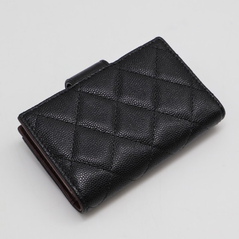 CHANEL 23B粒面牛皮雙折卡包 - 黑金30開-1