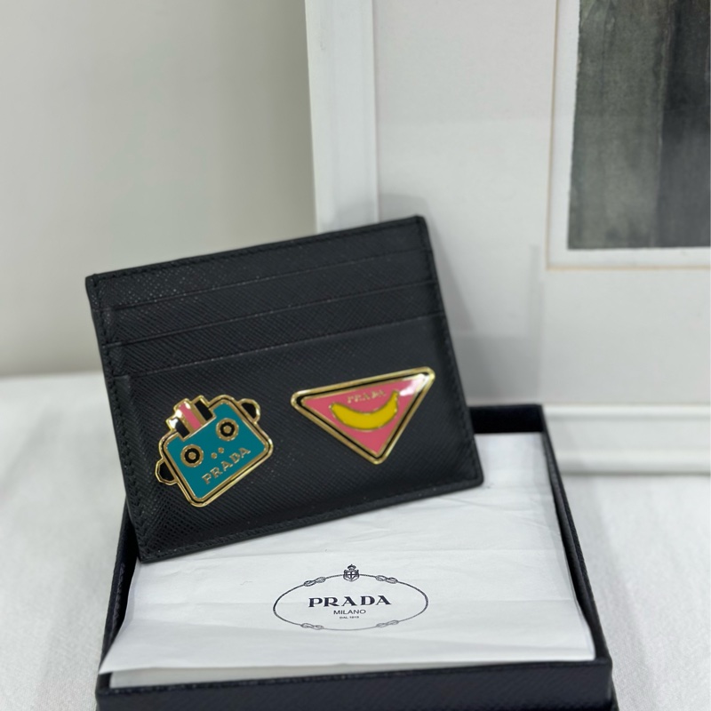 Prada普拉達黑色徽章卡包 尺寸10*8-0