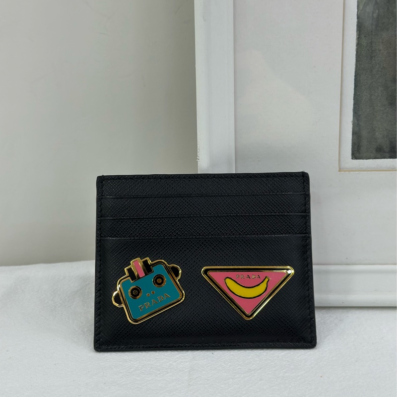Prada普拉達黑色徽章卡包 尺寸10*8-1
