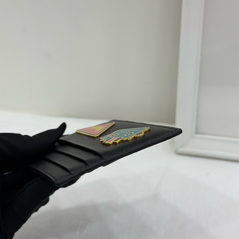 Prada普拉達黑色徽章卡包 尺寸10*8-3