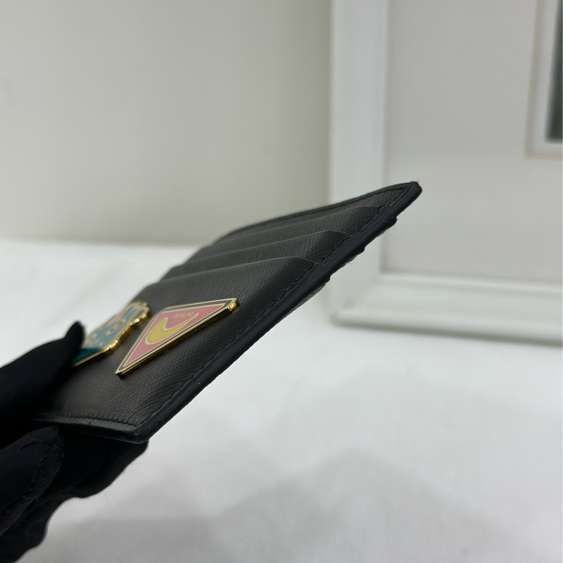 Prada普拉達黑色徽章卡包 尺寸10*8-4