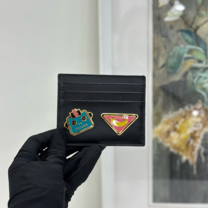 Prada普拉達黑色徽章卡包 尺寸10*8-5