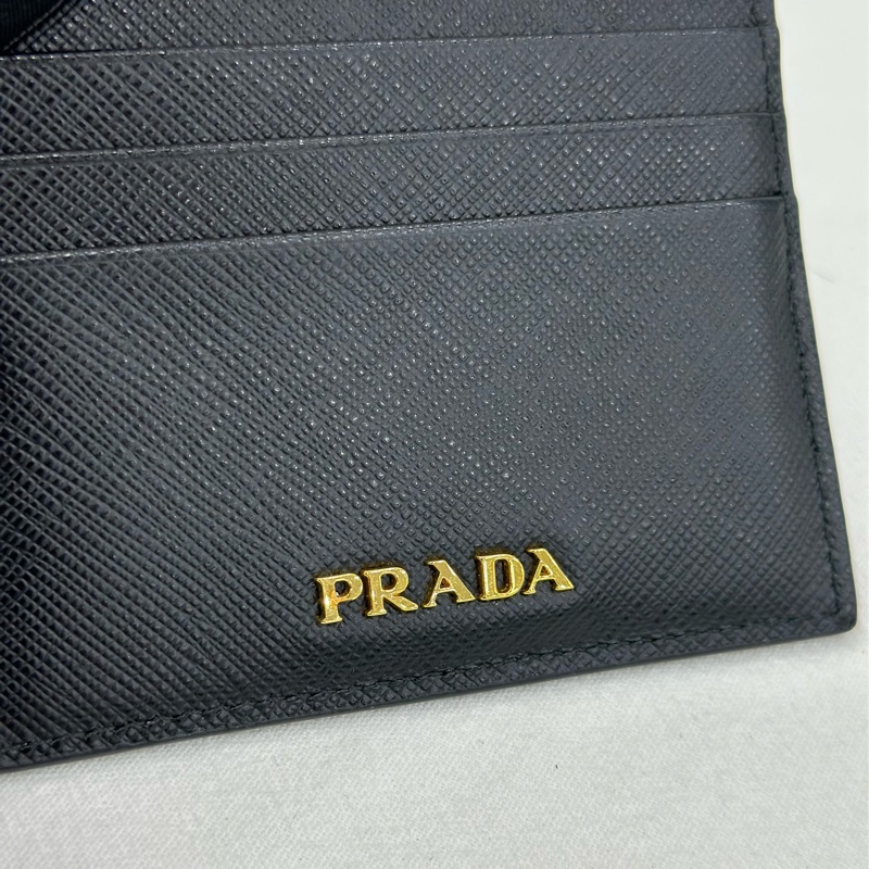 Prada普拉達黑色徽章卡包 尺寸10*8-6