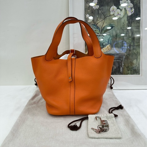 Hermes 愛馬仕 菜籃22 框P 愛馬仕橙 超顯白的顏色