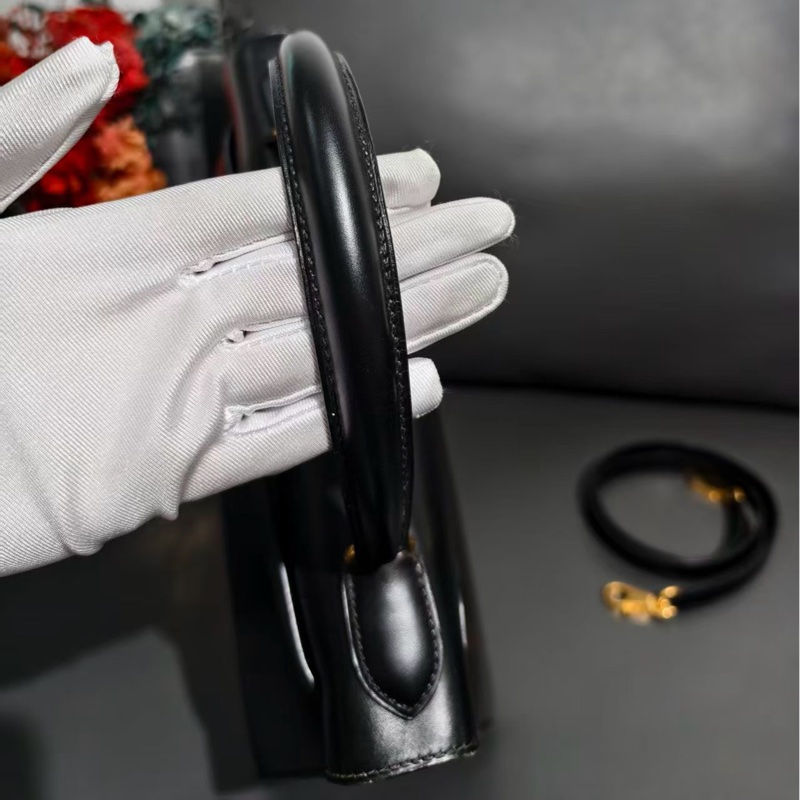 二手Hermes愛馬仕Kelly28黑金box皮,圓圈U刻,很難遇到這麼好品相,沒有開裂褶皺-4