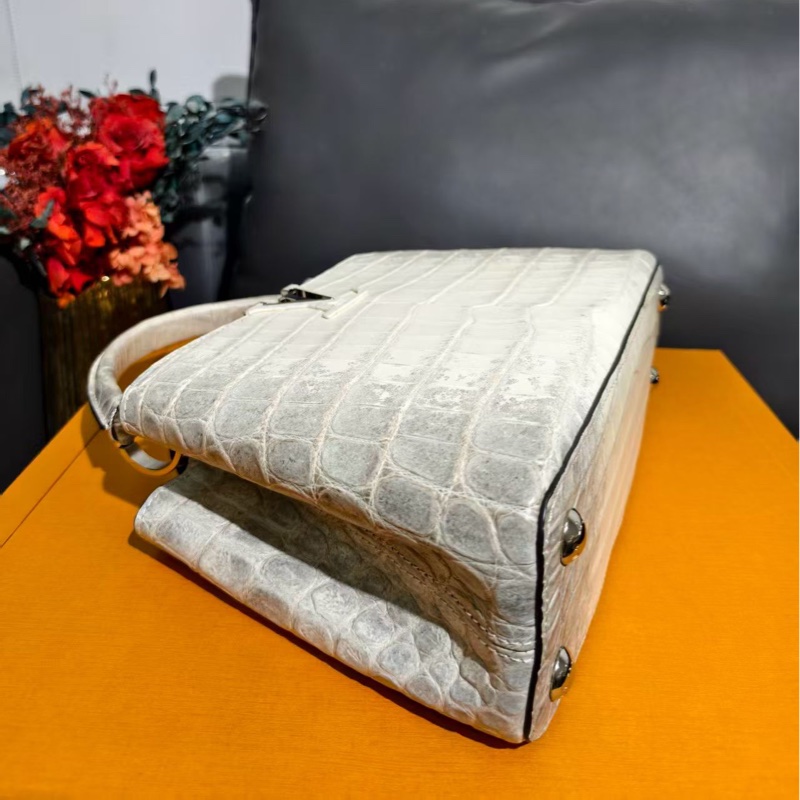 LV Capucines 喜馬拉雅原色鰐魚皮小號,芯片款-8