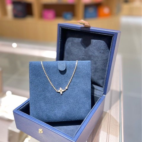 路易威登Lv 四叶草满钻小花项链