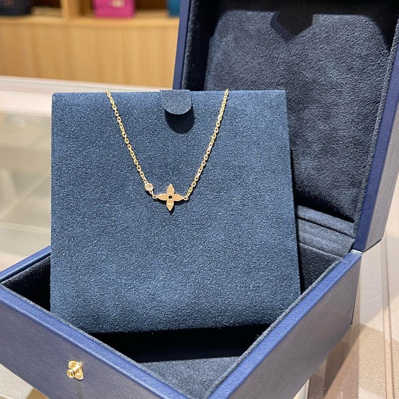 路易威登Lv 四叶草满钻小花项链-1