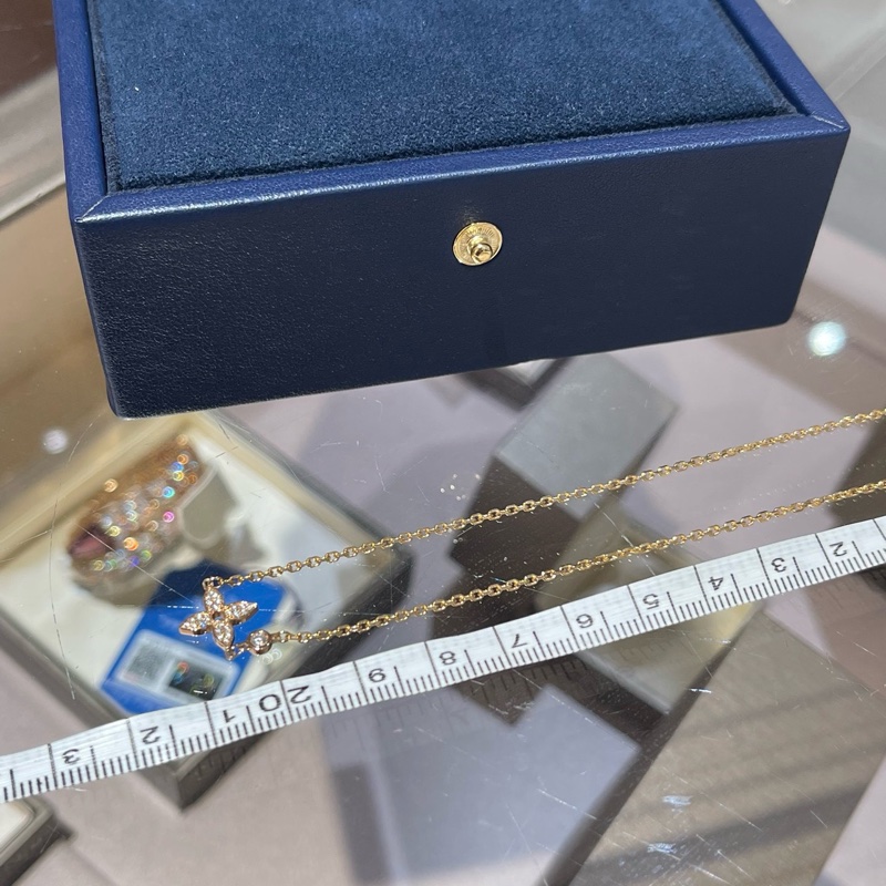 路易威登Lv 四叶草满钻小花项链-5