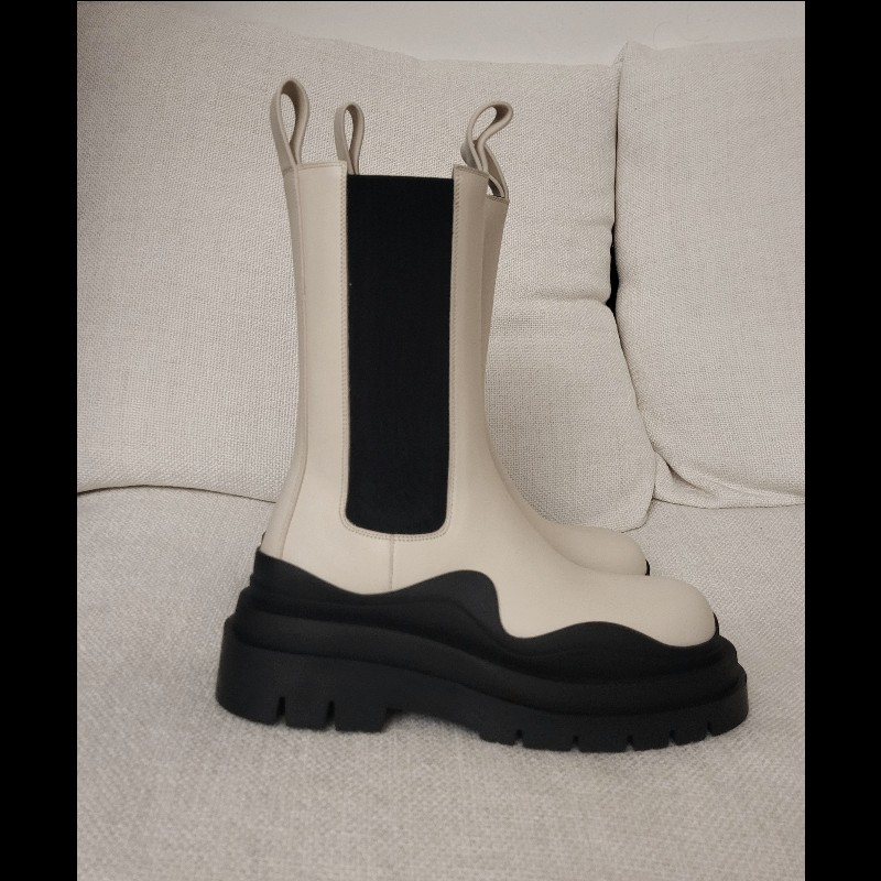 Bottega Veneta BV 白色女款皮革靴子 36碼-0