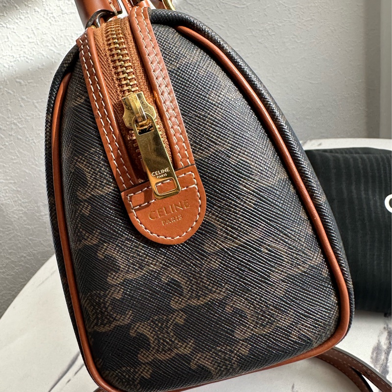 Celine 波士頓老花斜背包 很好看-8