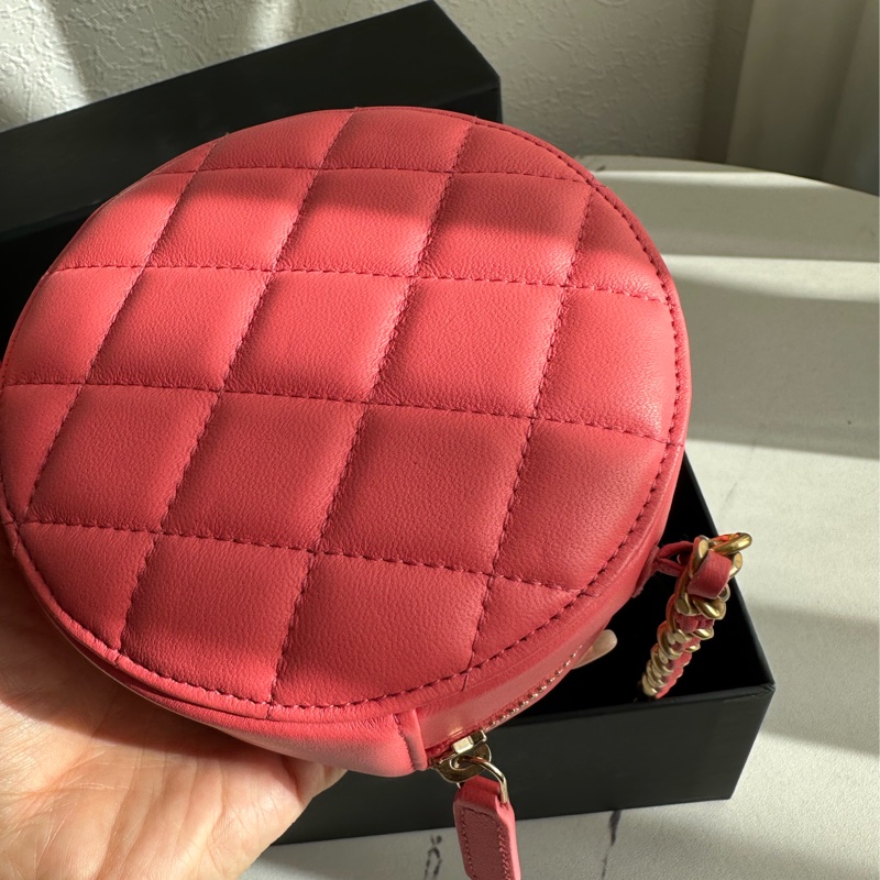 Chanel超甜超美的粉色圓餅包 還有金球的🥰🥰🥰-2