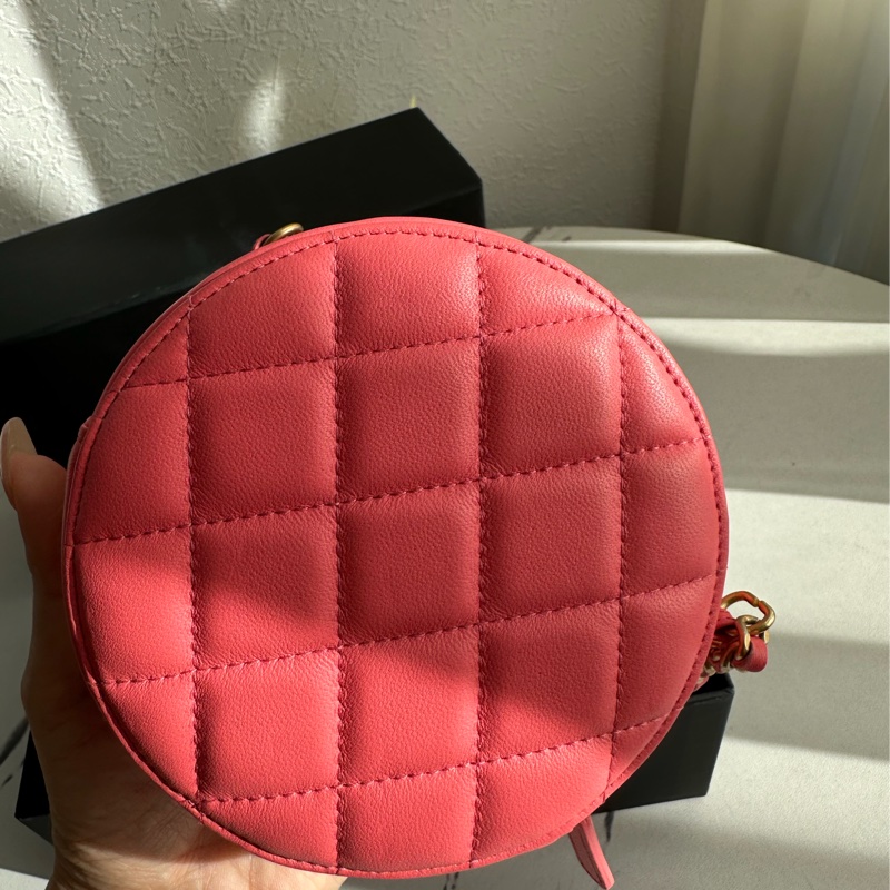 Chanel超甜超美的粉色圓餅包 還有金球的🥰🥰🥰-6