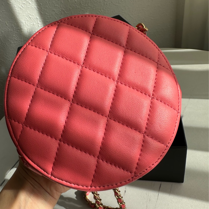 Chanel超甜超美的粉色圓餅包 還有金球的🥰🥰🥰-11