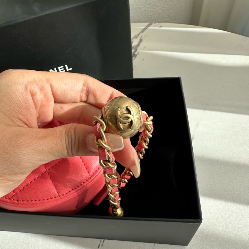 Chanel超甜超美的粉色圓餅包 還有金球的🥰🥰🥰-13