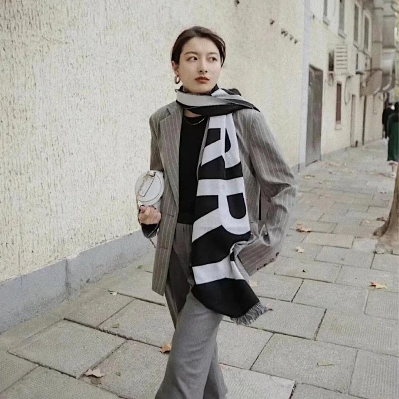 💎Han's house精品服飾💎Burberry 圍巾 格紋 羊毛 中性 188X33  原價13500-3