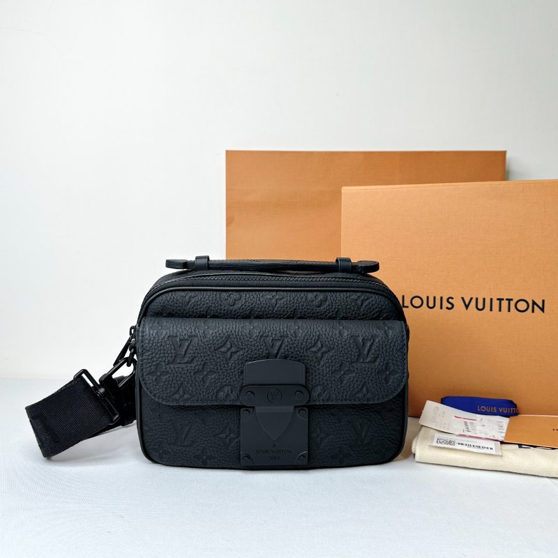 LV 全新S Lock牛皮壓花郵差包-0