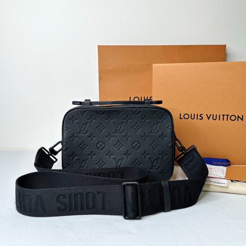 LV 全新S Lock牛皮壓花郵差包-1