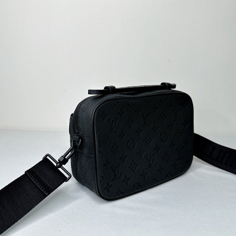 LV 全新S Lock牛皮壓花郵差包-5