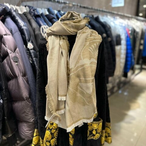 💎Han's house精品服飾💎 Burberry 戰馬 絲巾 圍巾 領巾 義大利製 中性 180x66CM 原價18200