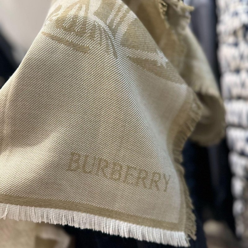 💎Han's house精品服飾💎 Burberry 戰馬 絲巾 圍巾 領巾 義大利製 中性 180x66CM 原價18200-2