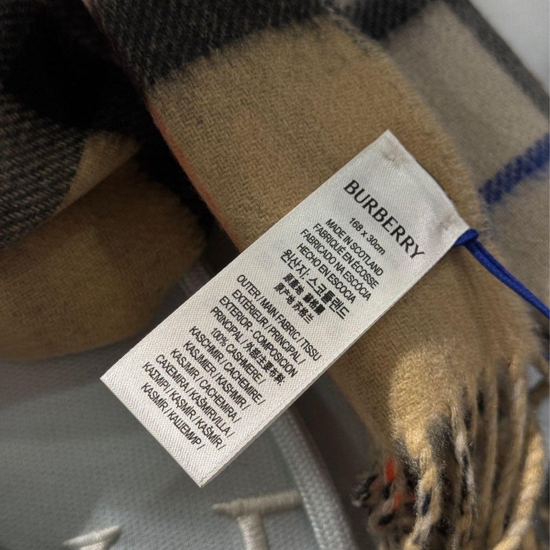 💎Han's house精品服飾💎Burberry 圍巾 格紋 羊毛 雙面 羊絨 中性 168X30 蘇格蘭制 現貨 22900-4