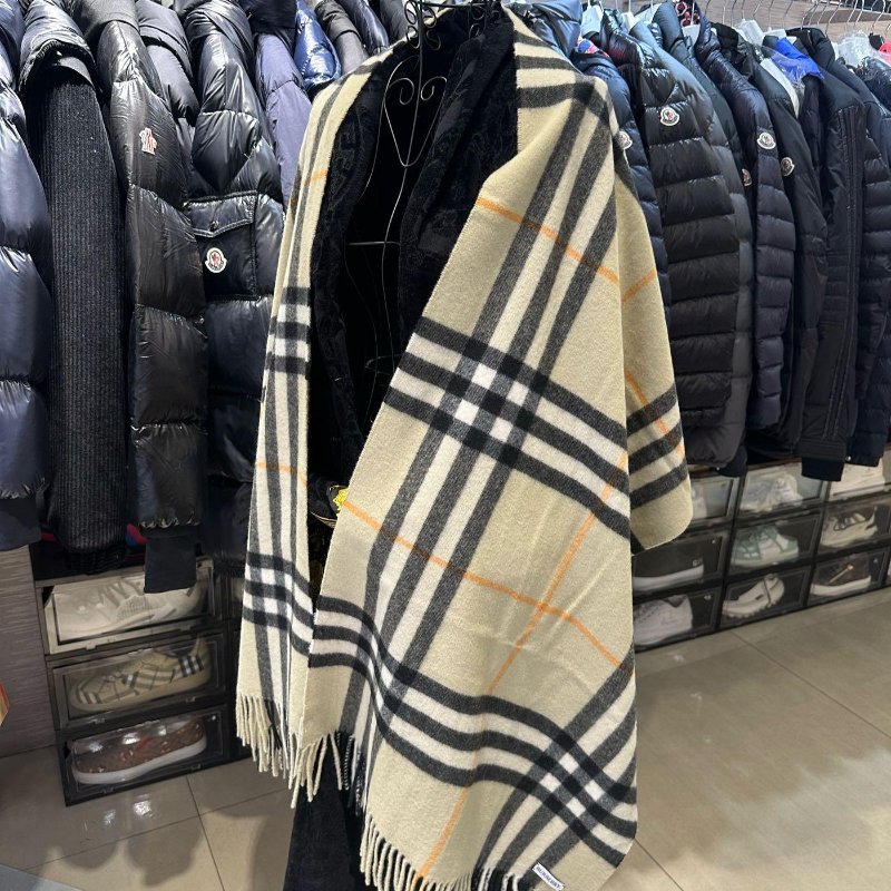 💎Han's house精品服飾💎Burberry 圍巾 格紋 羊毛 雙面 羊絨 中性 200X52 蘇格蘭制 現貨 原價25900-0