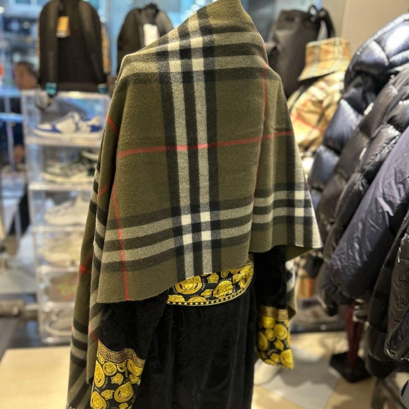 💎Han's house精品服飾💎Burberry 圍巾 格紋 羊毛 雙面 羊絨 中性 200X52 蘇格蘭制 現貨 原價25900-1