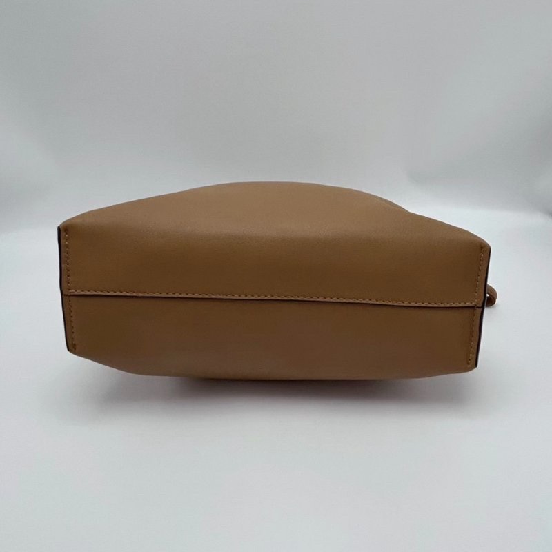 LOEWE flamenco系列肩背福袋包 22*18*7 98新配件塵袋-3