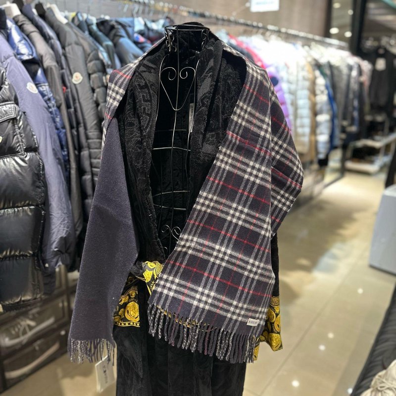 💎Han's house精品服飾💎Burberry 圍巾 格紋 羊毛 雙面 羊絨 中性 168X30 蘇格蘭制 現貨 原價22900-3