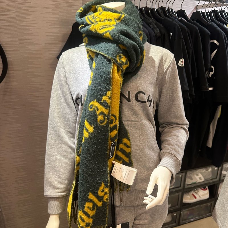 💎Han's house精品服飾💎 法國頂級 moncler 98% 羊毛 毛絨 圍巾 雙面用-4