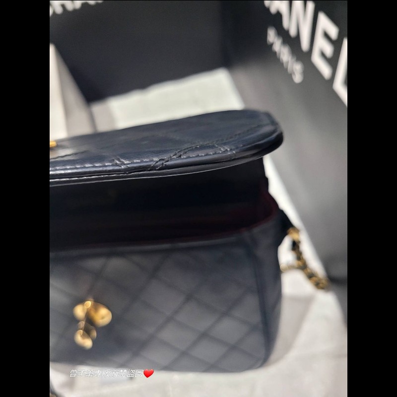 Chanel Classic Double Flap Jumbo 黑色小羊皮肩背包-10
