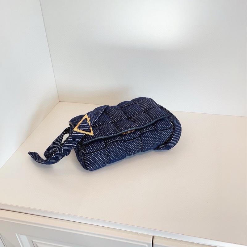 【99新🆕】BV Cassette 15格編織泡芙枕頭包 深藍色磨毛牛仔白波點 斜挎包 單肩包-3