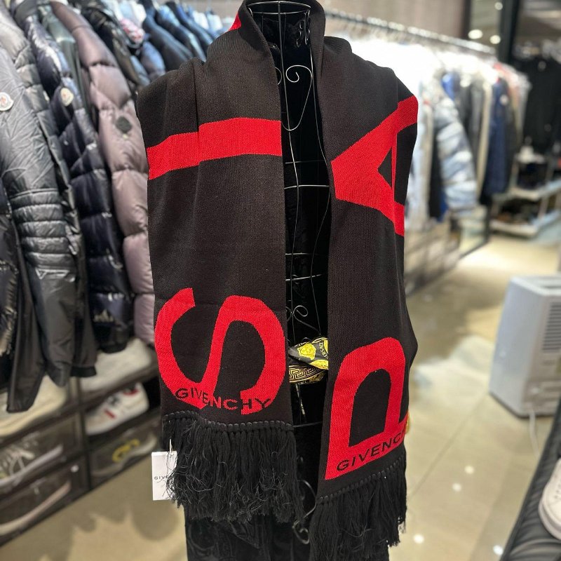 💎Han's house精品服飾💎GIVENCHY 紀梵希 圍巾-0