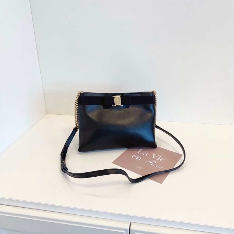 【99新🆕】Ferragamo 黑金牛皮蝴蝶結 斜挎鏈條包 經典辨識度設計 斜挎包 單肩包-0