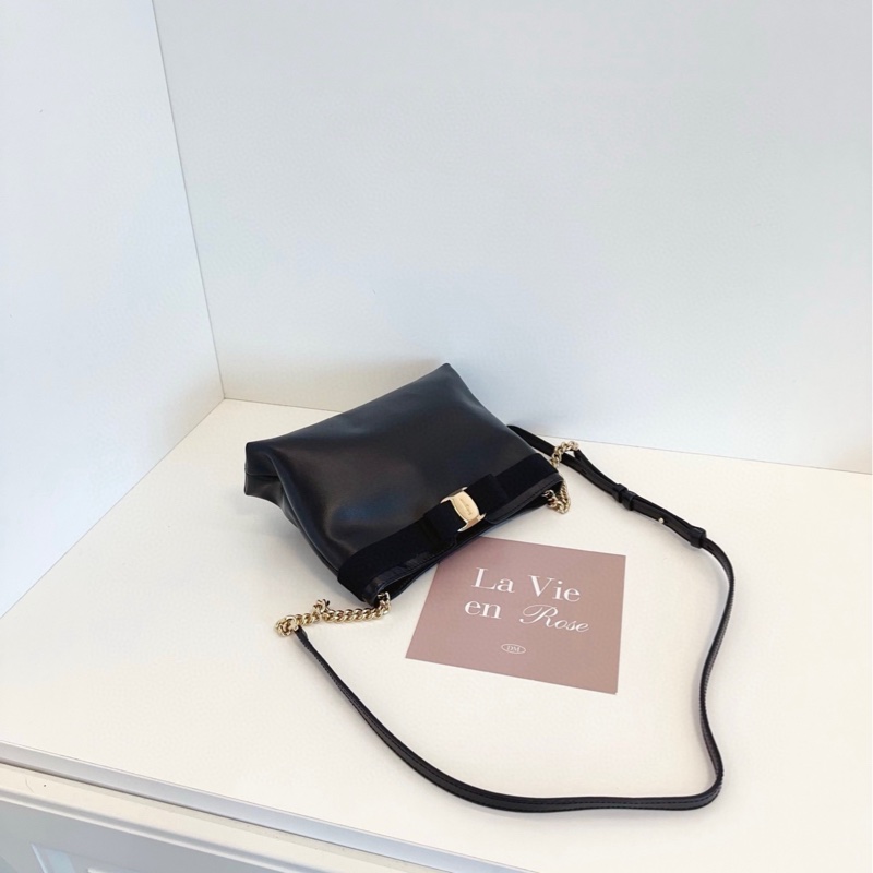 【99新🆕】Ferragamo 黑金牛皮蝴蝶結 斜挎鏈條包 經典辨識度設計 斜挎包 單肩包-6