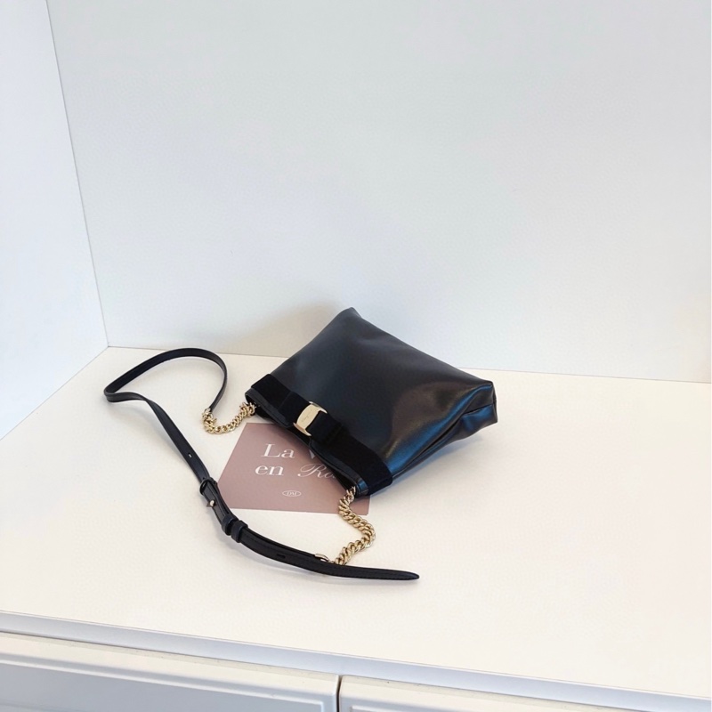 【99新🆕】Ferragamo 黑金牛皮蝴蝶結 斜挎鏈條包 經典辨識度設計 斜挎包 單肩包-7